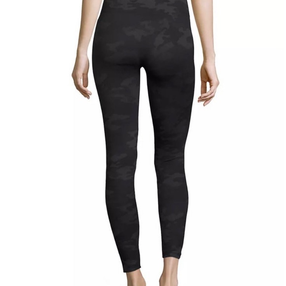 Spanx Look At Me Now Leggings Black Camo size M - Picture 8 of 10